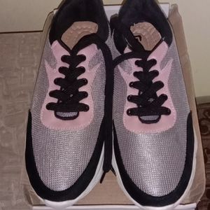 Ladies shoes